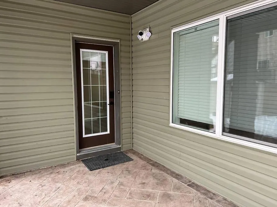 Spacious Private Walkout Entire Suite Close To Yyc, Dt, Shops, Stampede & Mountains With Many Amenities In Panorama Hills Nw - 4 Can Sleep
