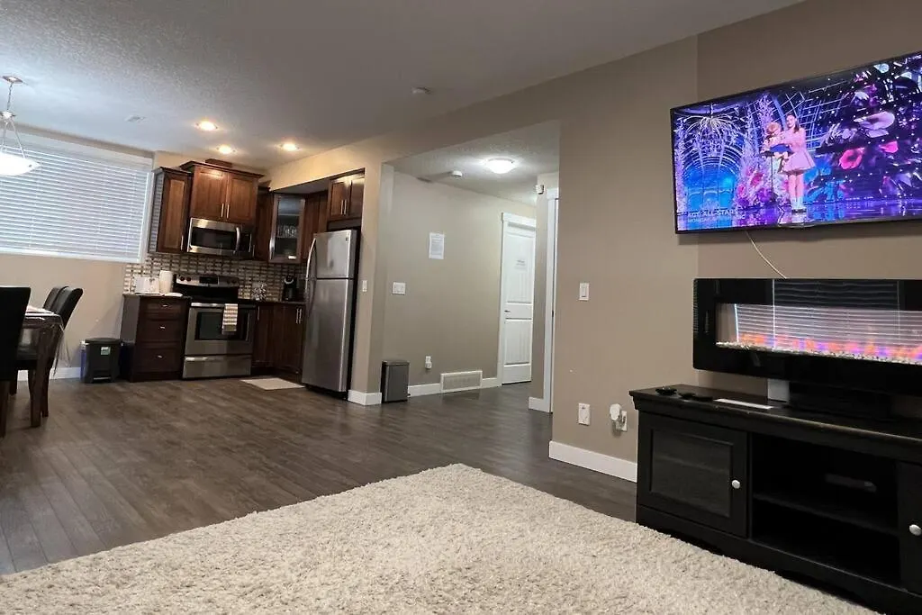 Spacious Private Walkout Entire Suite Close To Yyc, Dt, Shops, Stampede & Mountains With Many Amenities In Panorama Hills Nw - 4 Can Sleep 0*, 卡加利