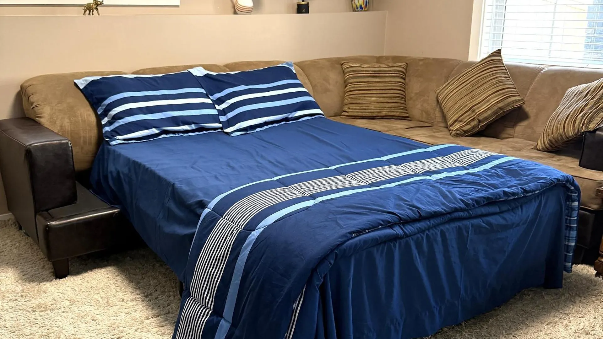 Spacious Private Walkout Entire Suite Close To Yyc, Dt, Shops, Stampede & Mountains With Many Amenities In Panorama Hills Nw - 4 Can Sleep